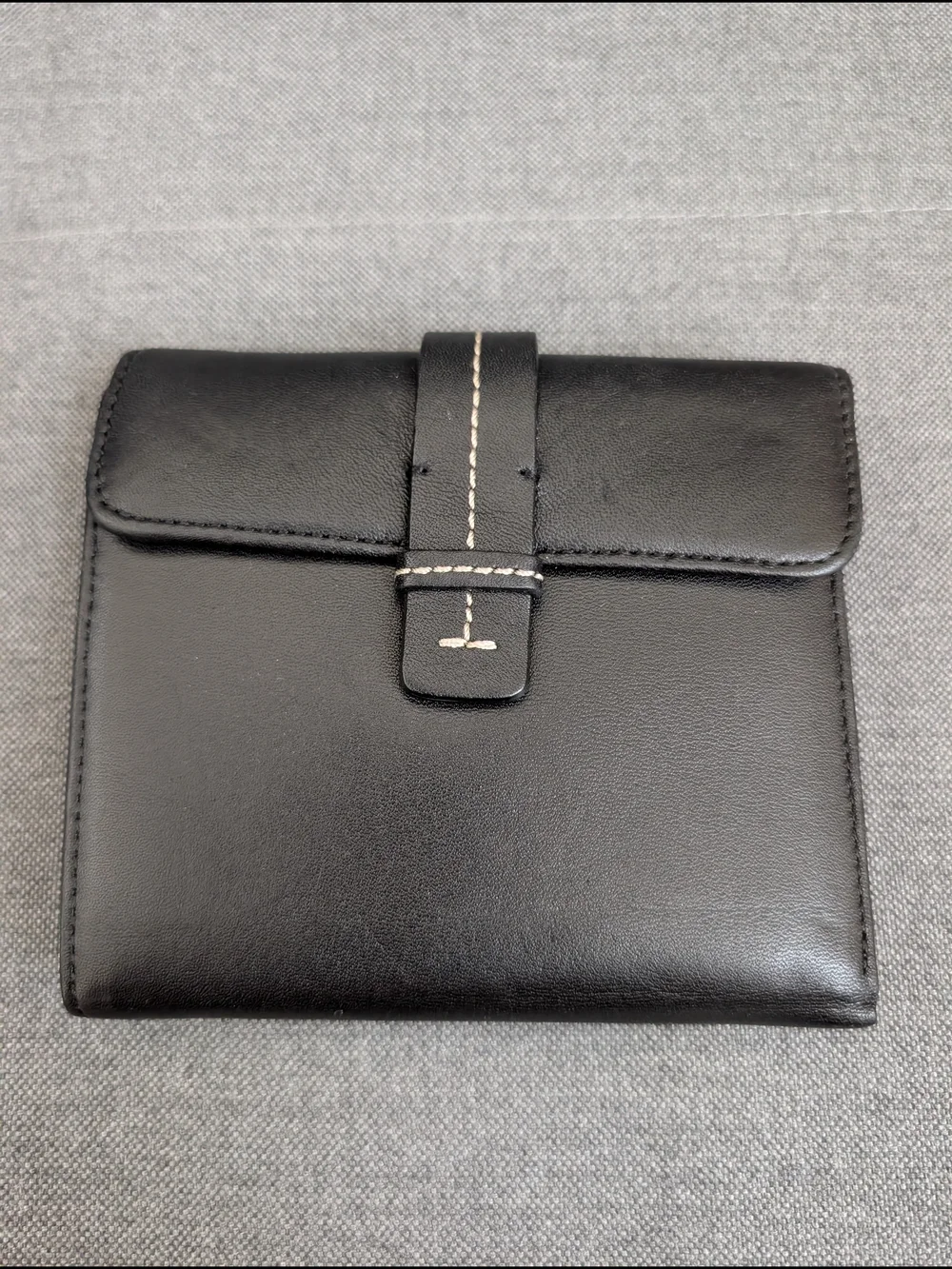 Black Leather Woman's Wallet with Contrast Stitching